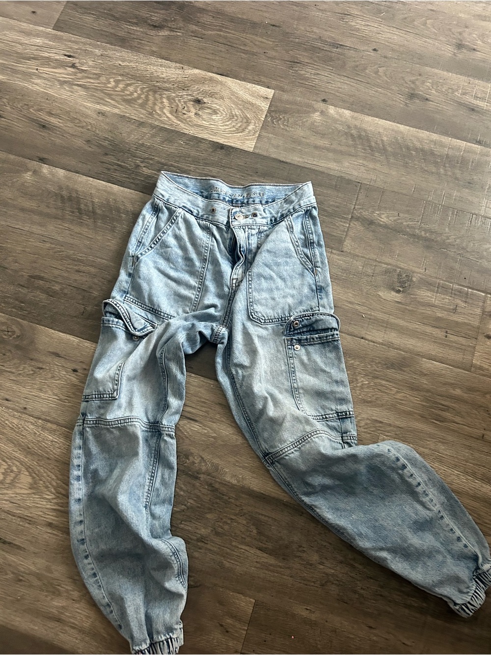 Women’s light Wash Cargo Jeans - Casual Utility Style